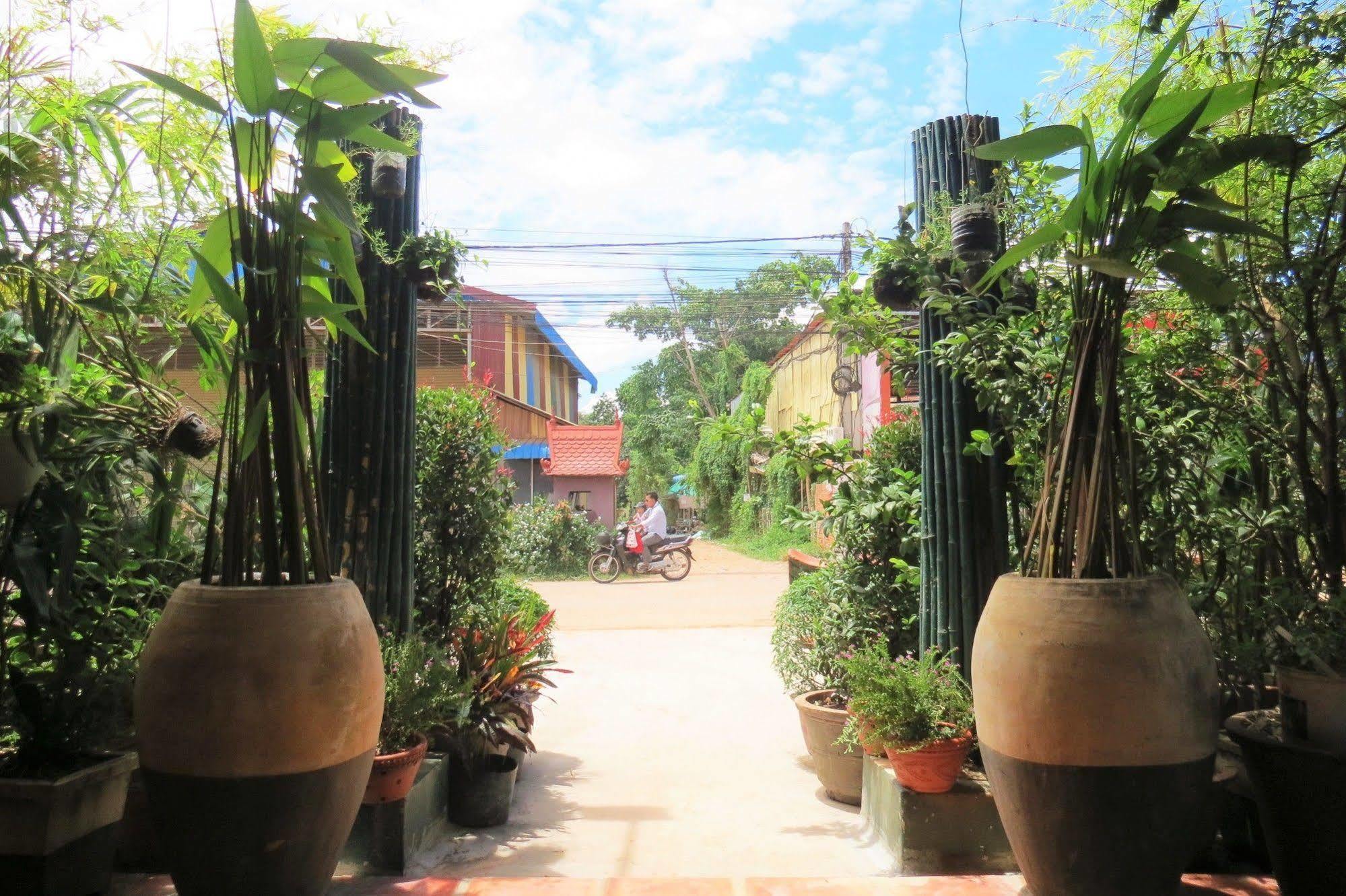 Panda Angkor Inn Siem Reap Buitenkant foto